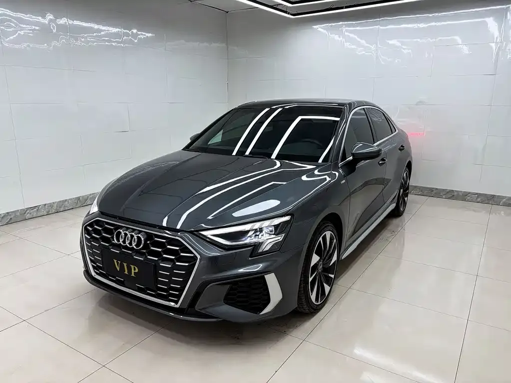 Audi A3 — фото 1