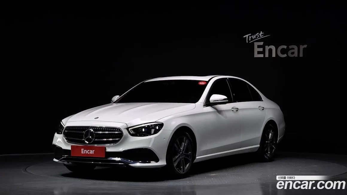Mercedes-Benz E-Class — фото 1