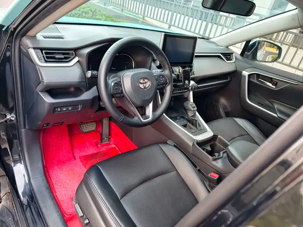 Toyota RAV4 — фото 9