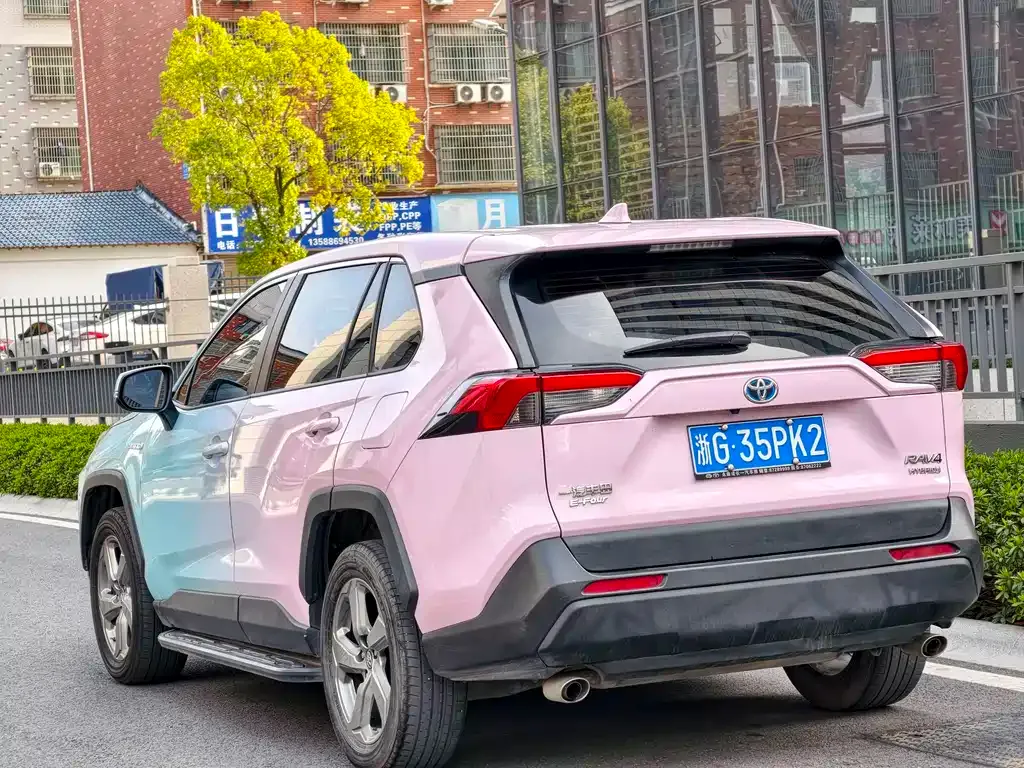 Toyota RAV4 — фото 10