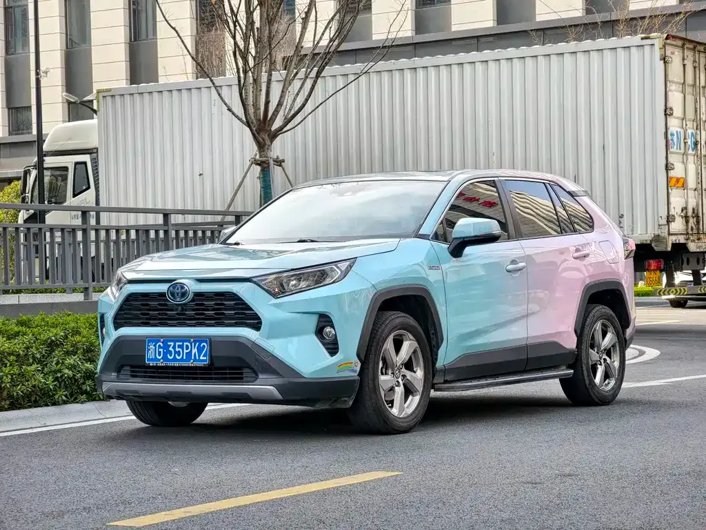 Toyota RAV4 — фото 4