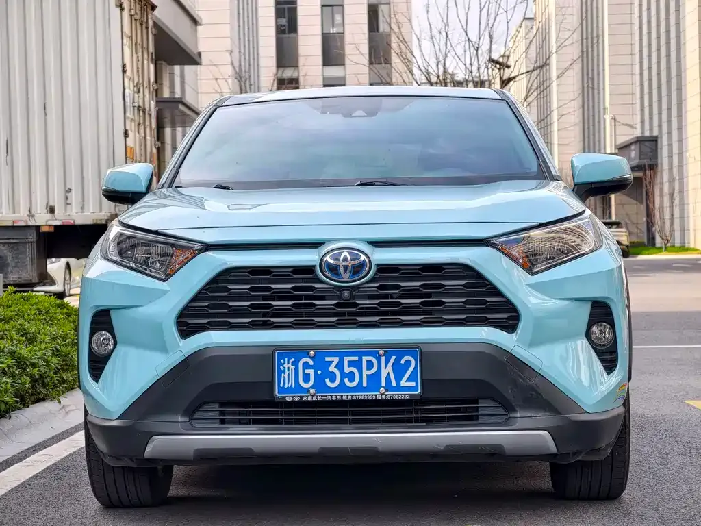 Toyota RAV4 — фото 5