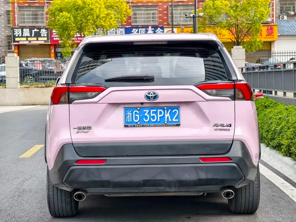 Toyota RAV4 — фото 6