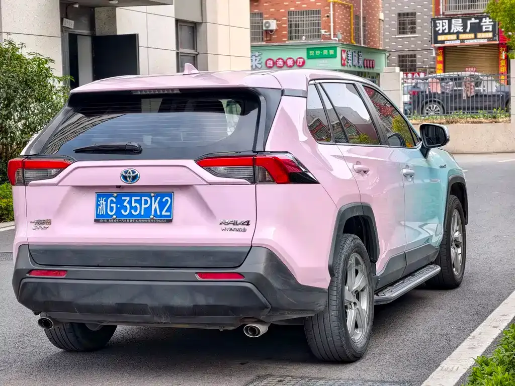 Toyota RAV4 — фото 8