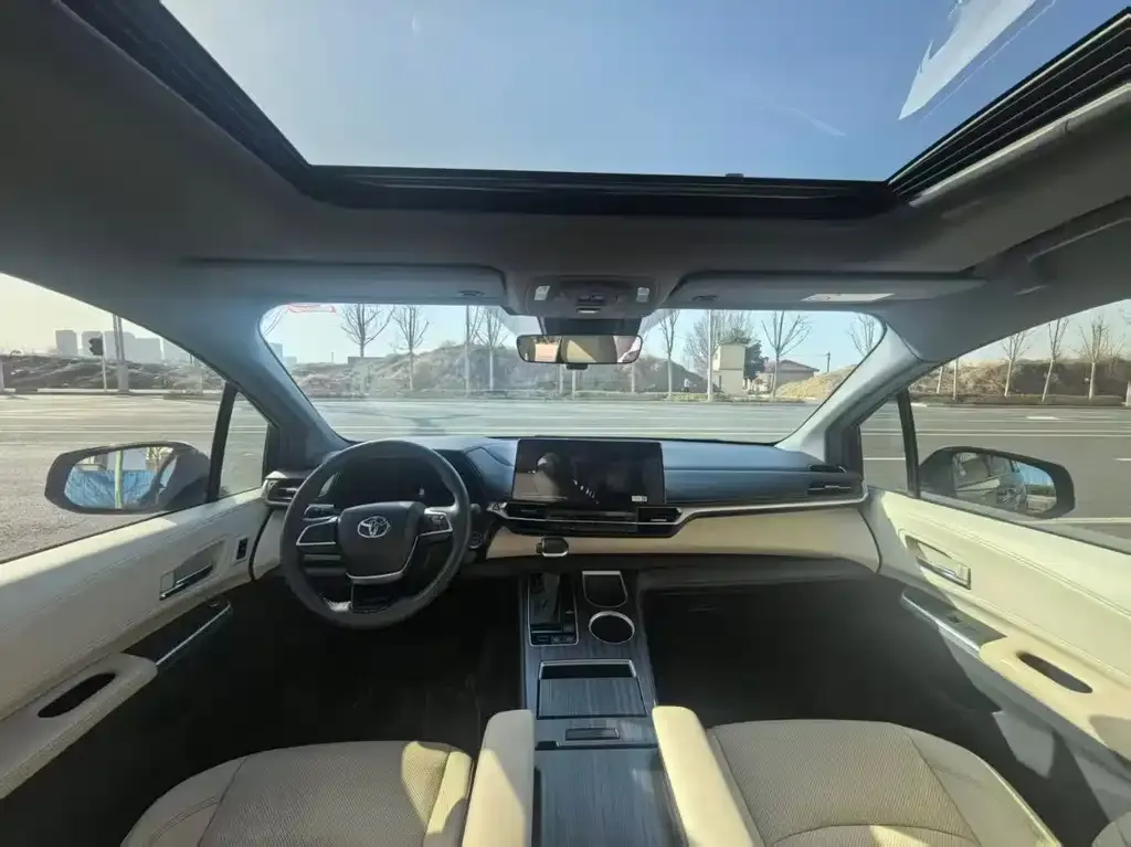 Toyota Granvia 2023 из CN, фото 2