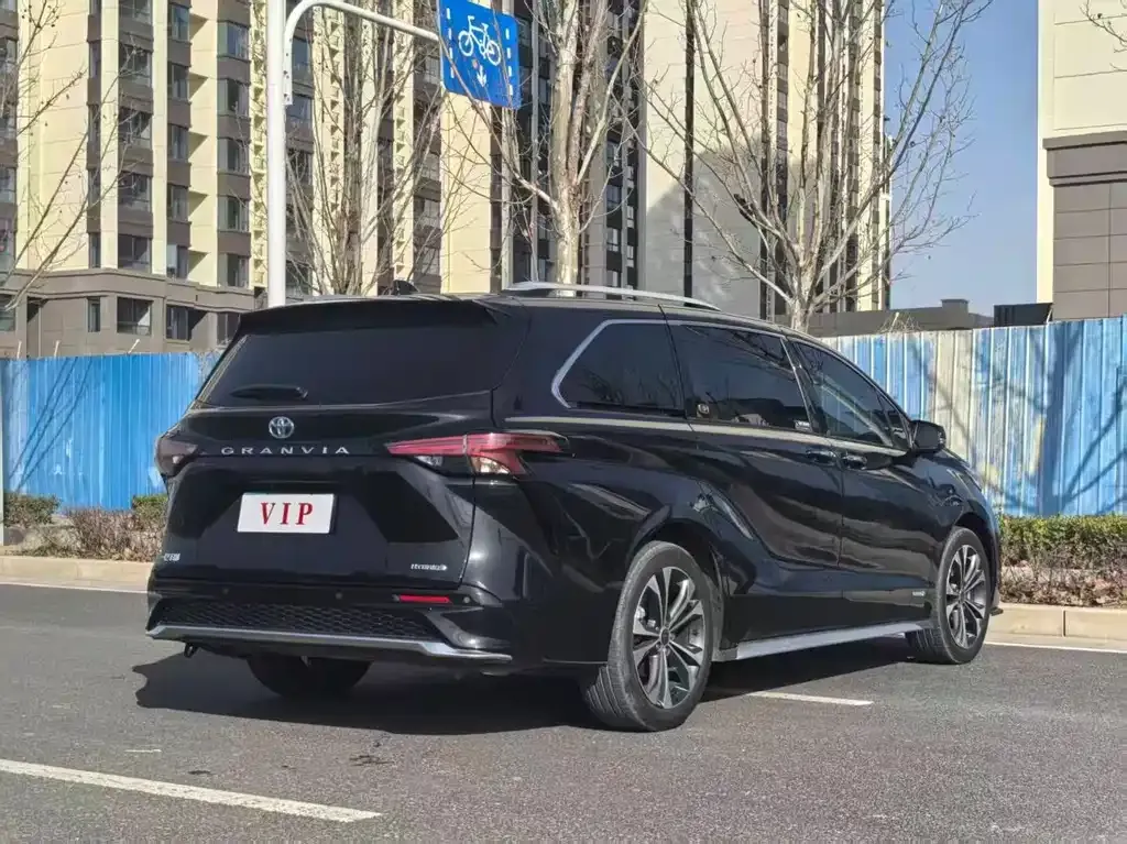 Toyota Granvia 2023 из CN, фото 9