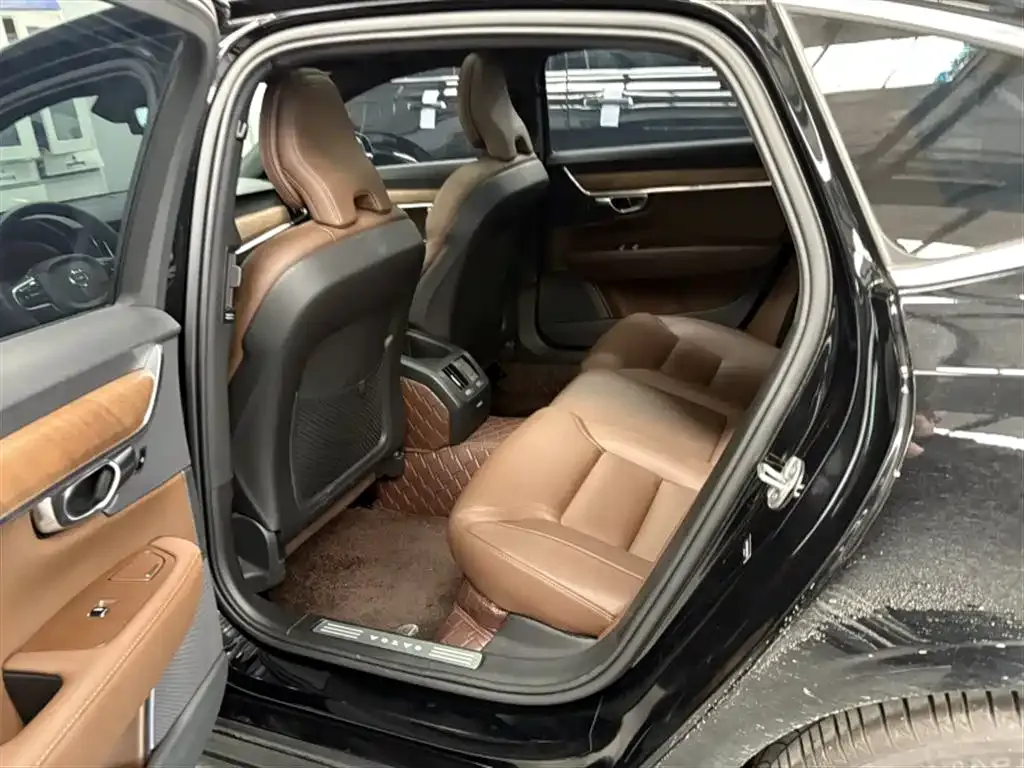 Volvo S90 2024 из CN, фото 2