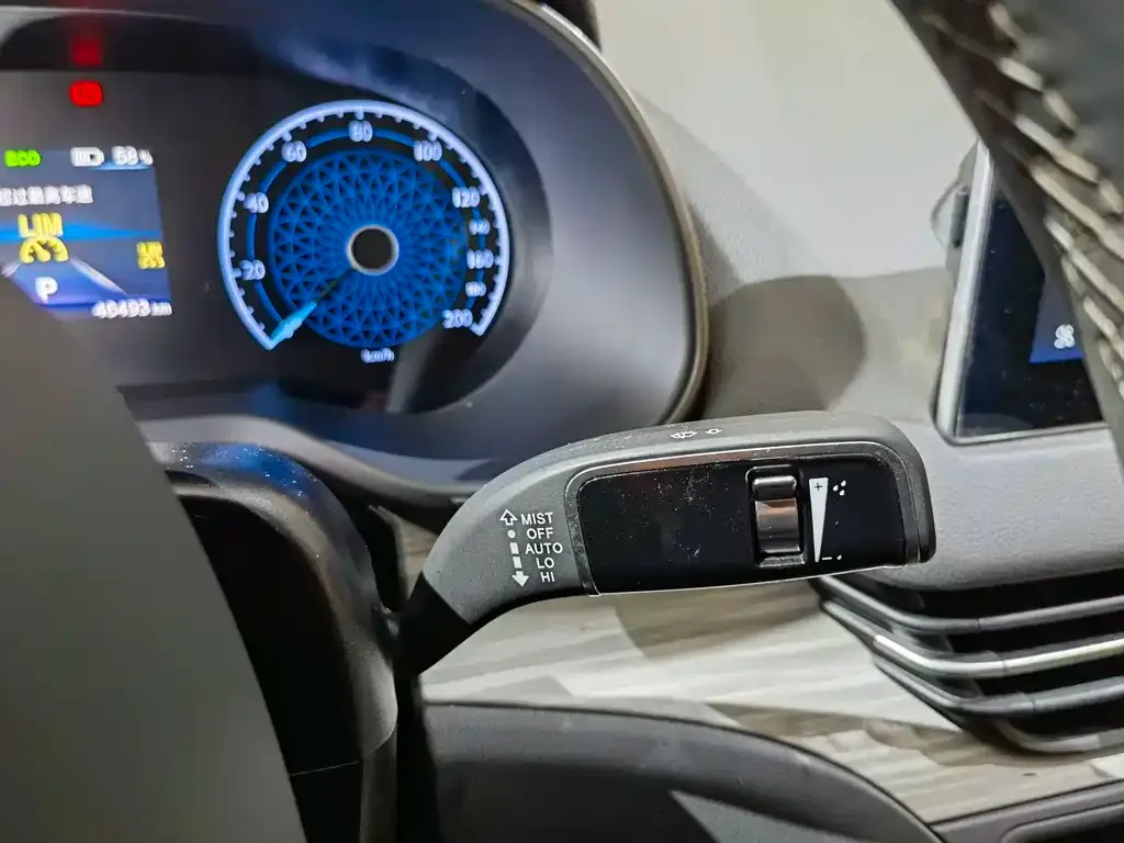 Hongqi E-QM5 2024 из CN, фото 3