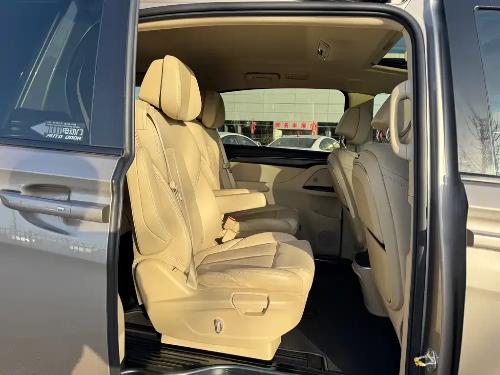 Buick GL8 2022 из CN, фото 8