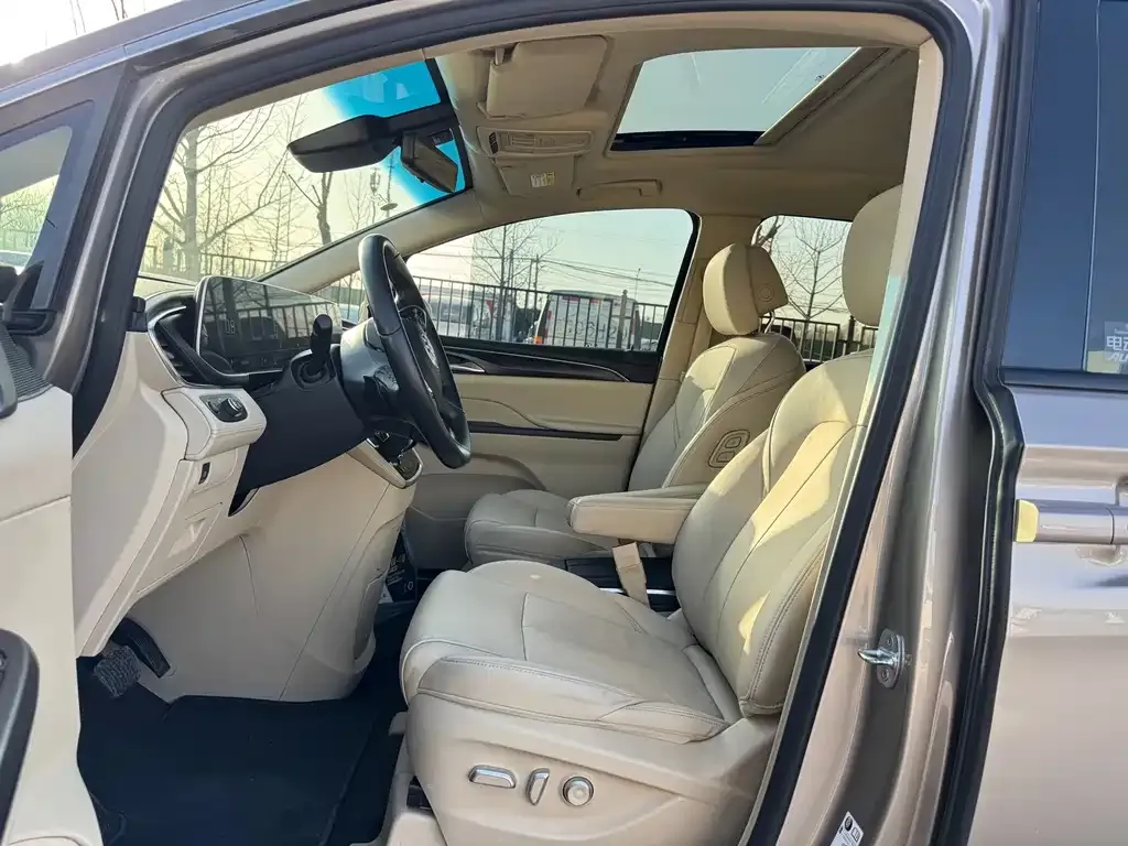 Buick GL8 2022 из CN, фото 3