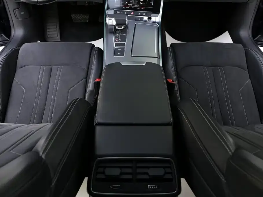 Audi A7L 2023 из CN, фото 3
