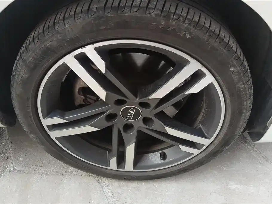 Audi A4L 2023 из CN, фото 2