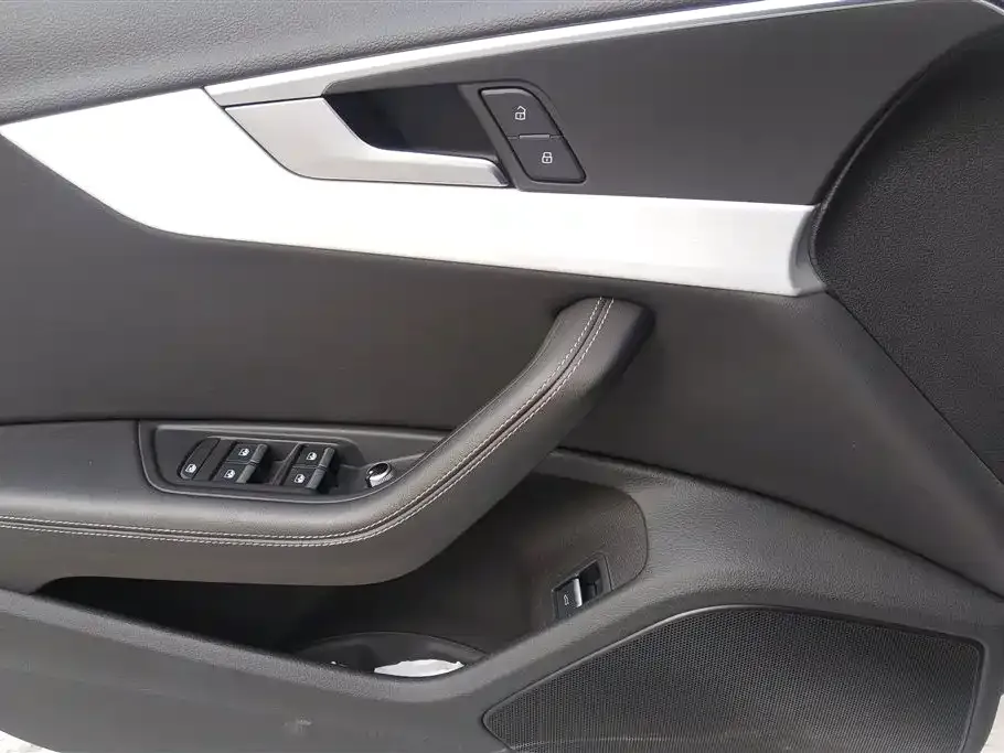 Audi A4L 2023 из CN, фото 10