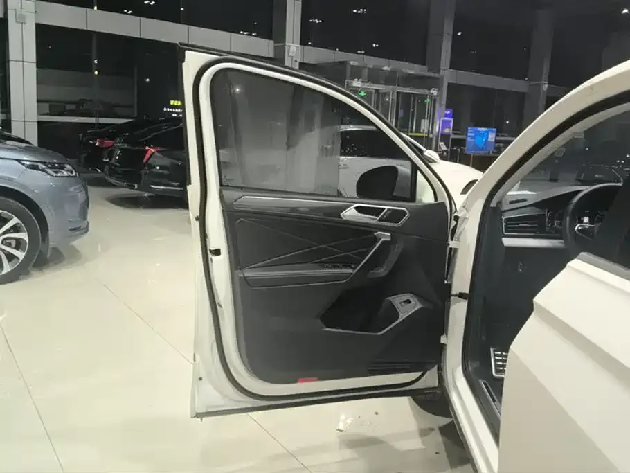 Volkswagen Tiguan L 2022 из CN, фото 10