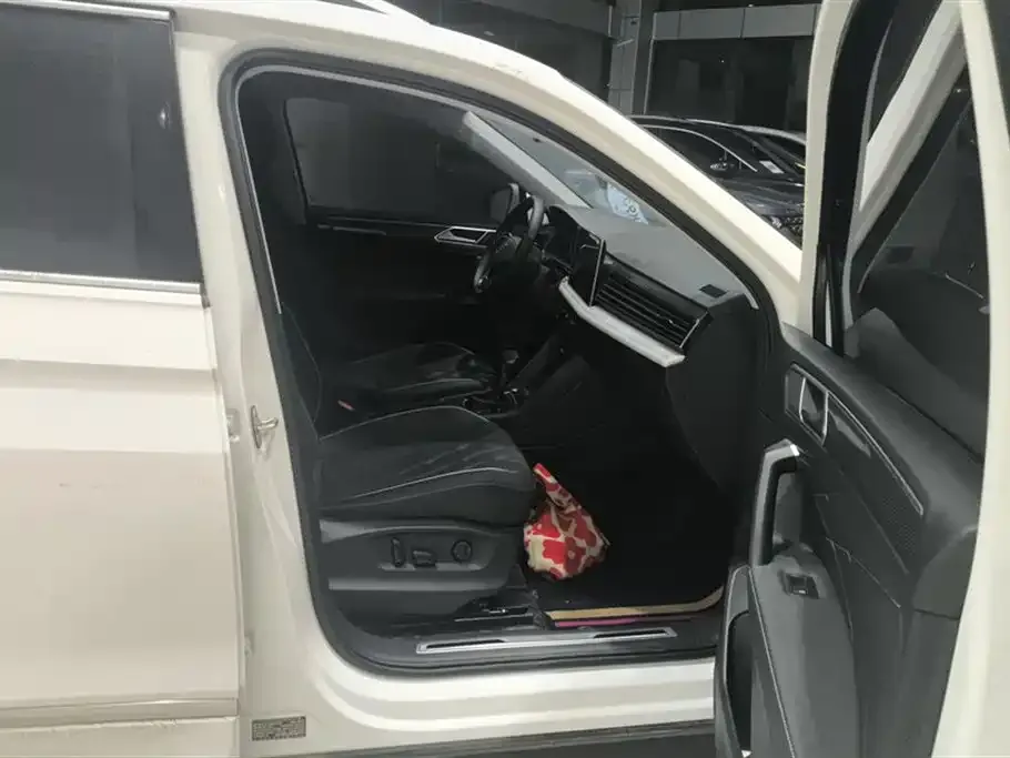 Volkswagen Tiguan L 2022 из CN, фото 8