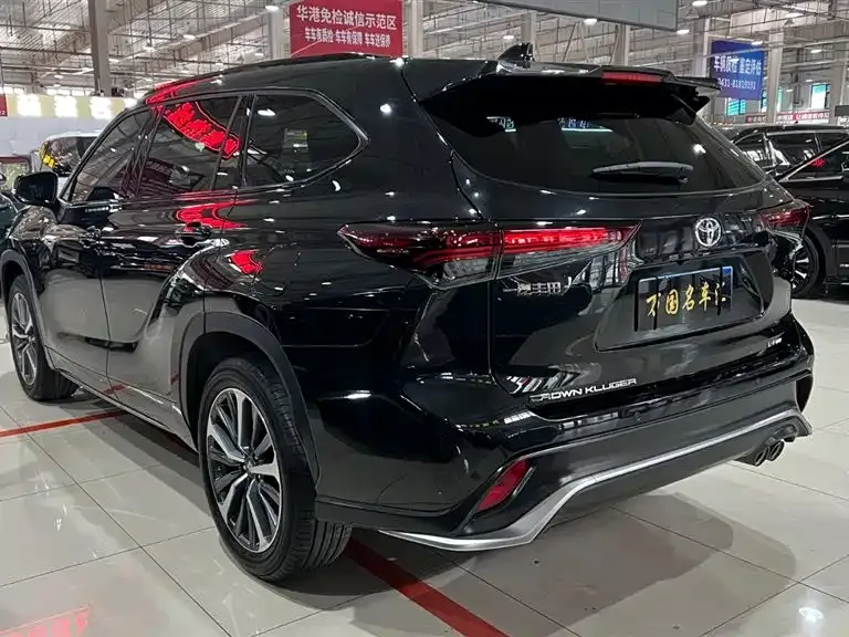 Toyota Crown Kluger 2025 из CN, фото 10