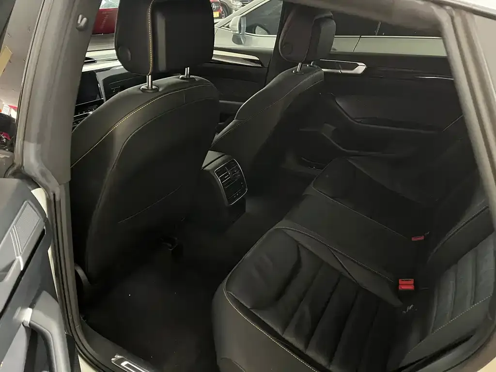 Volkswagen CC 2022 из CN, фото 8