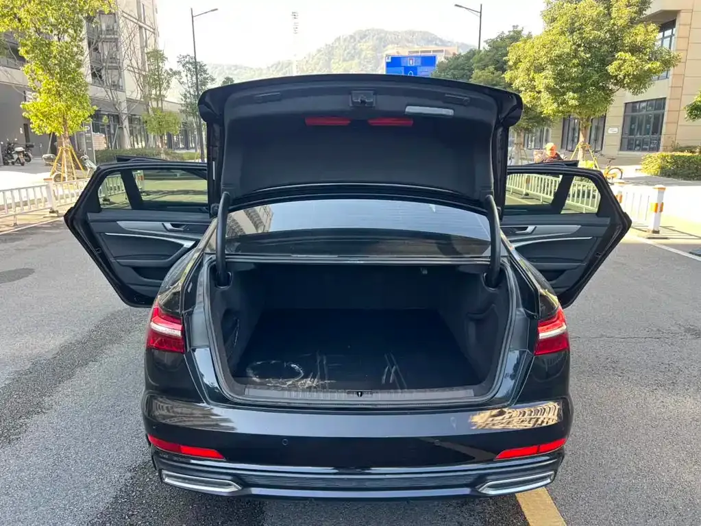Audi A6L 2021 из CN, фото 6