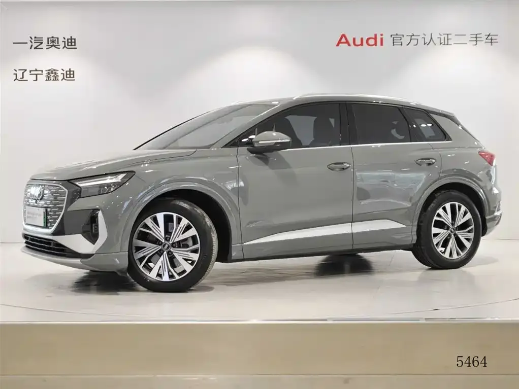 Audi Q4 e-tron — фото 1