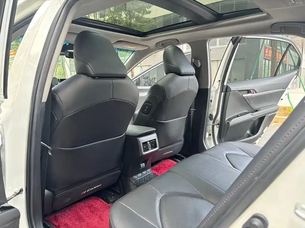 Toyota Camry 2023 из CN, фото 4