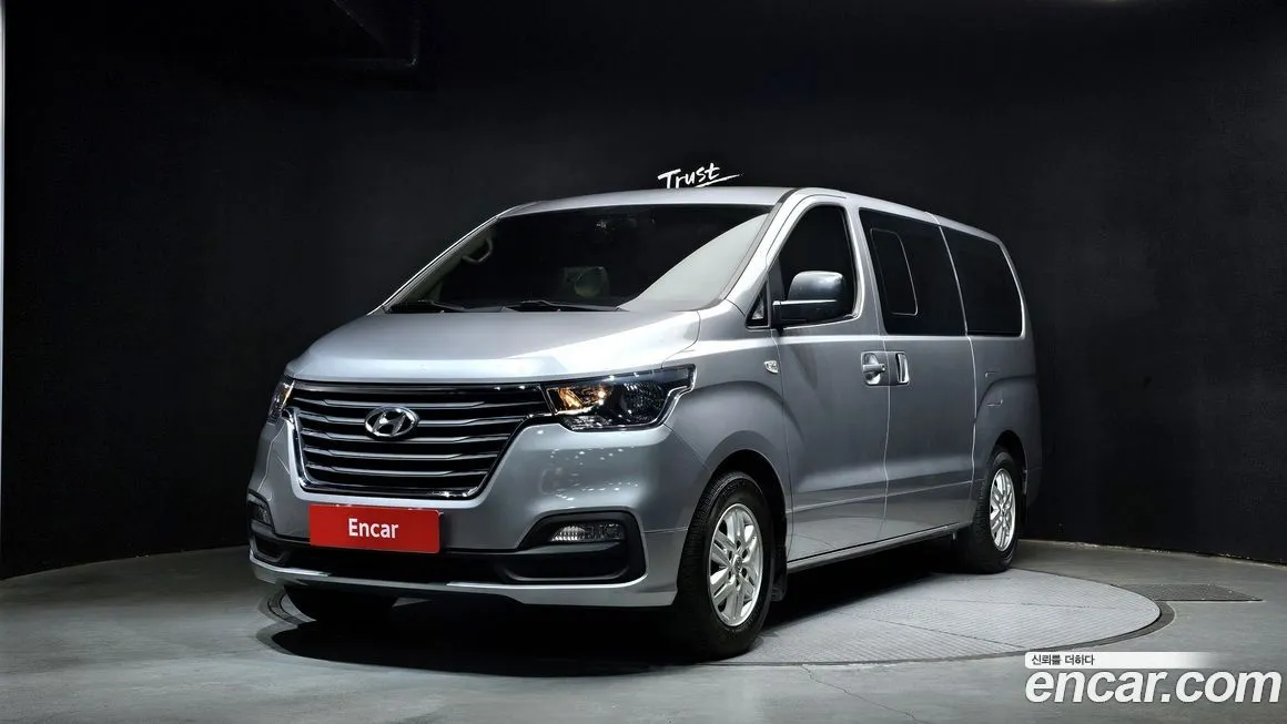 Hyundai Starex — фото 1
