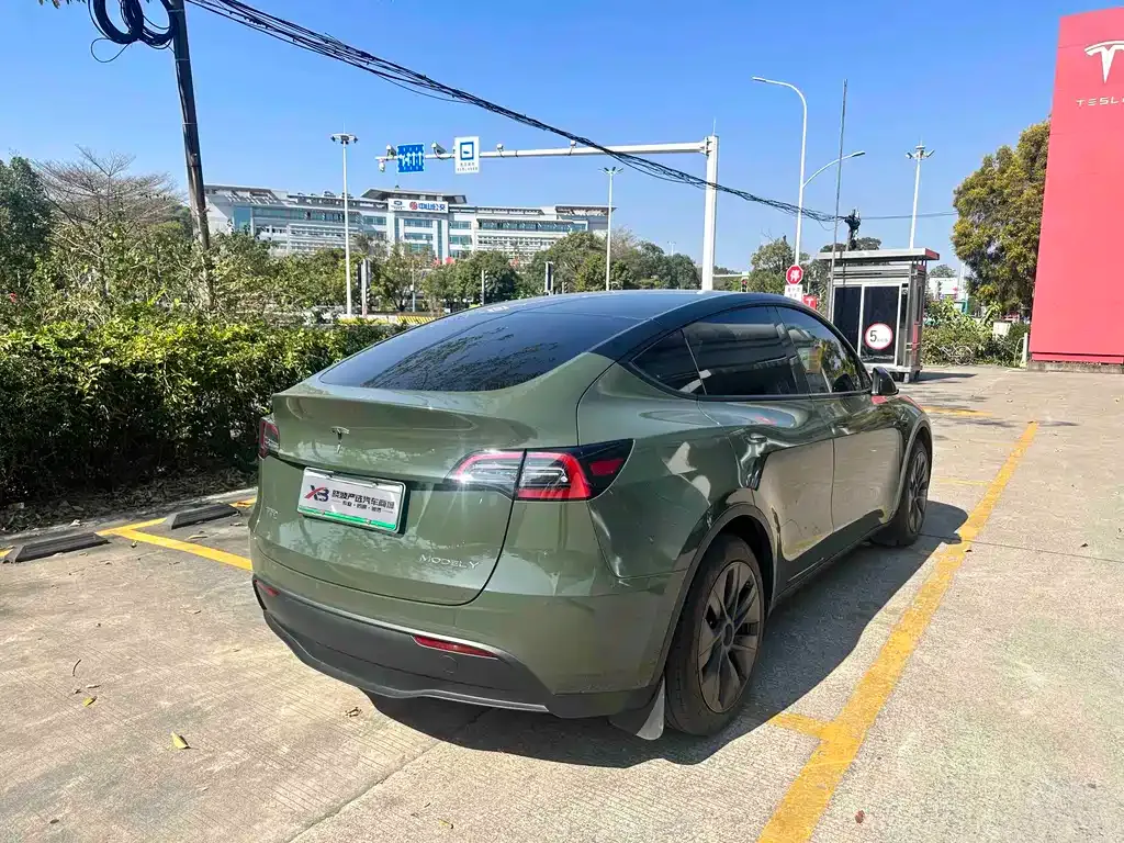 Tesla Model Y — фото 7