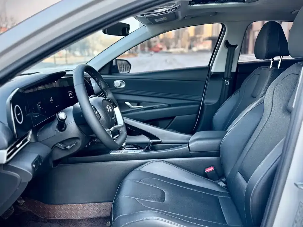 Hyundai Elantra — фото 3