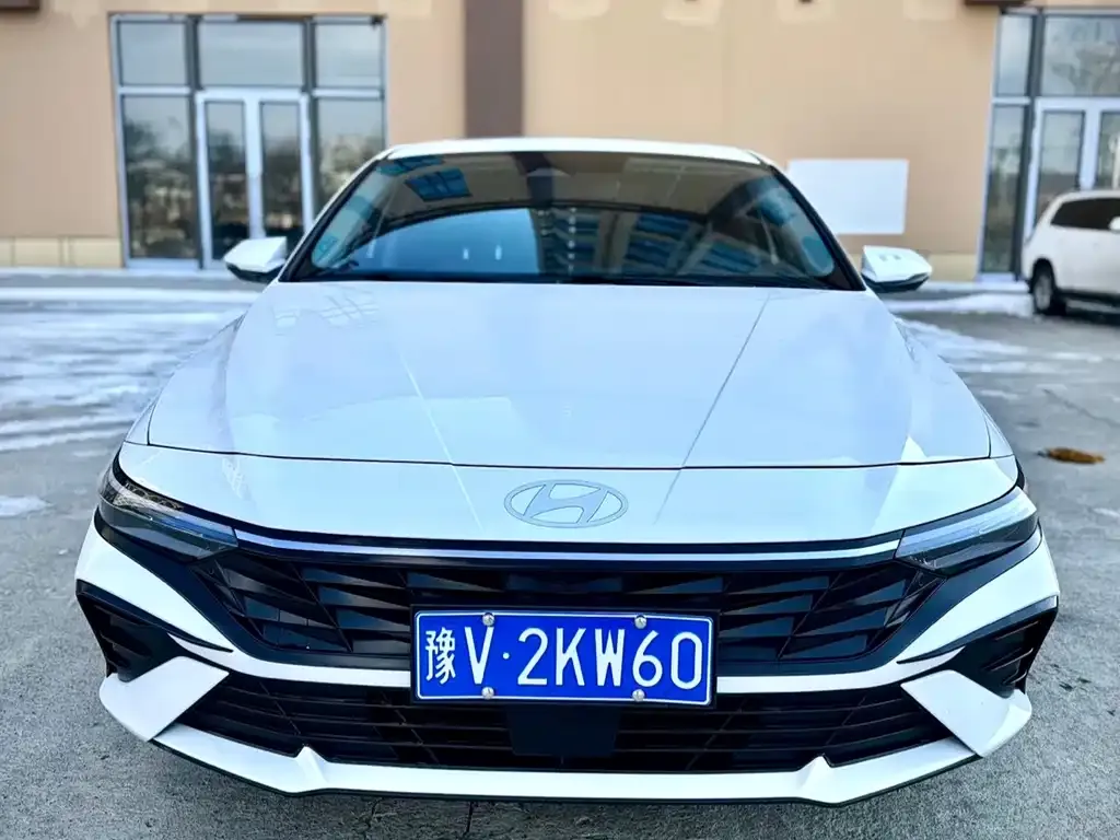 Hyundai Elantra — фото 2