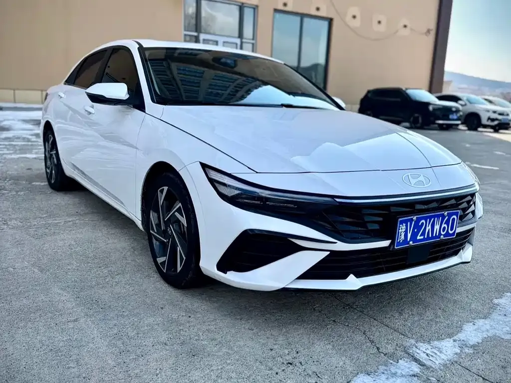 Hyundai Elantra — фото 5