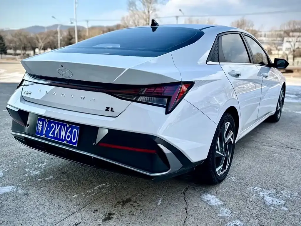 Hyundai Elantra — фото 7