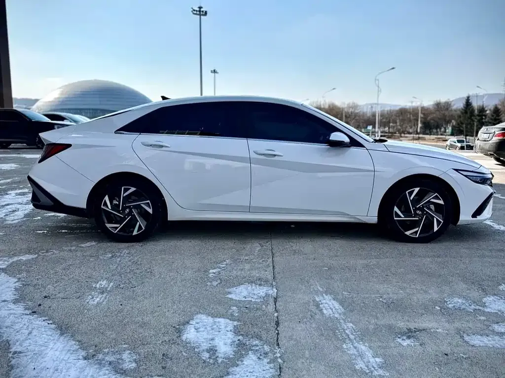 Hyundai Elantra — фото 9