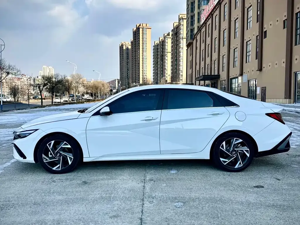 Hyundai Elantra — фото 4