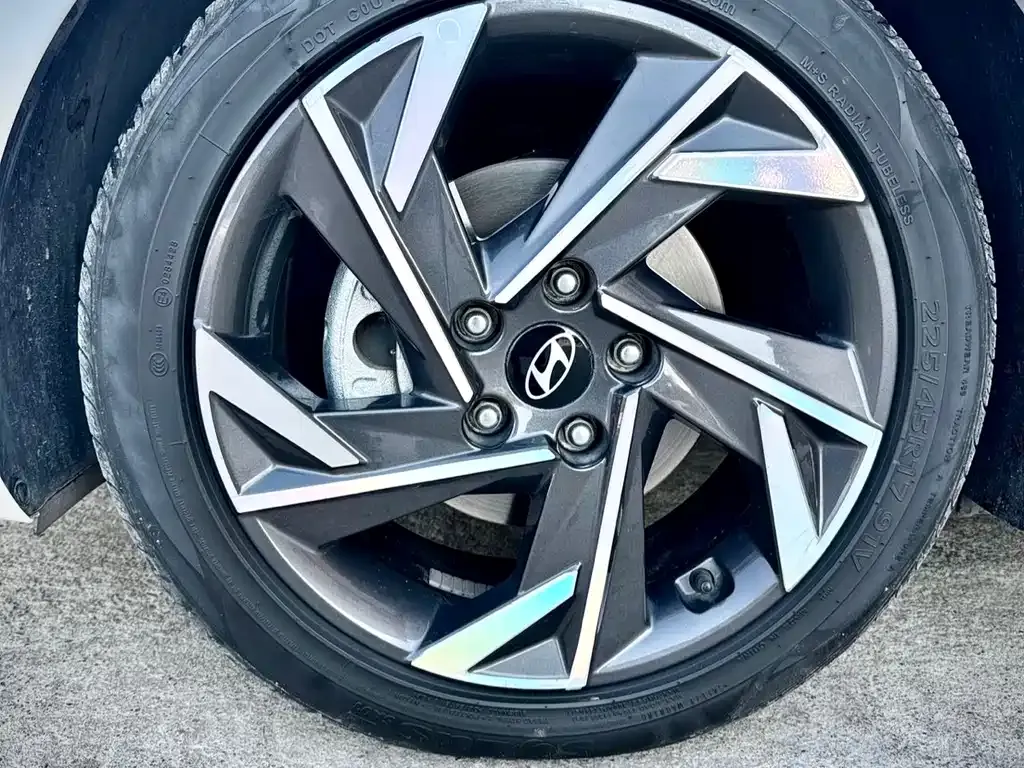 Hyundai Elantra — фото 8