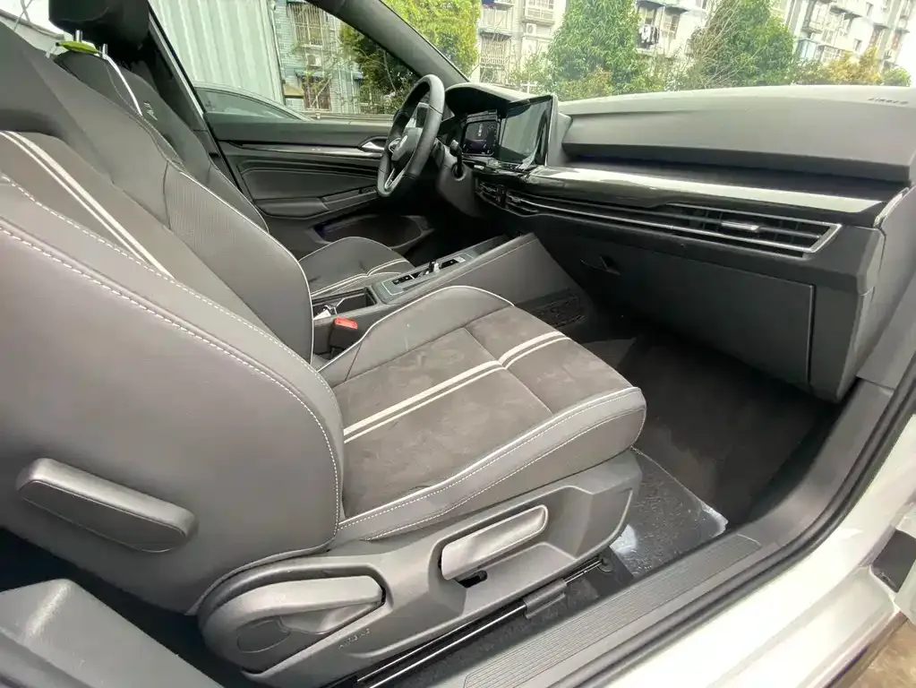 Volkswagen Golf 2022 из CN, фото 3
