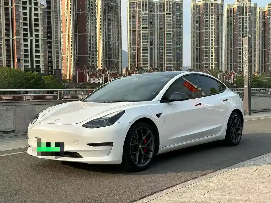 Tesla Model 3 — фото 1