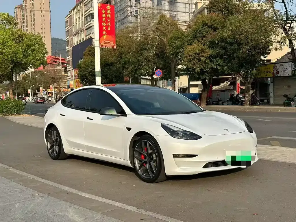 Tesla Model 3 — фото 5