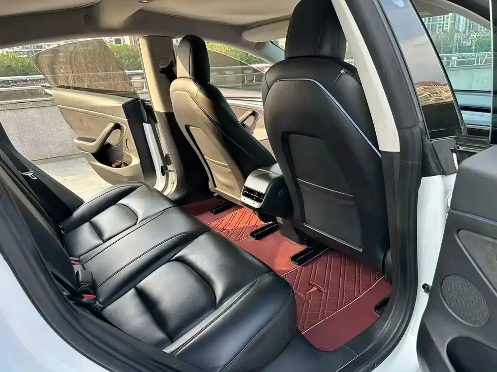 Tesla Model 3 — фото 2