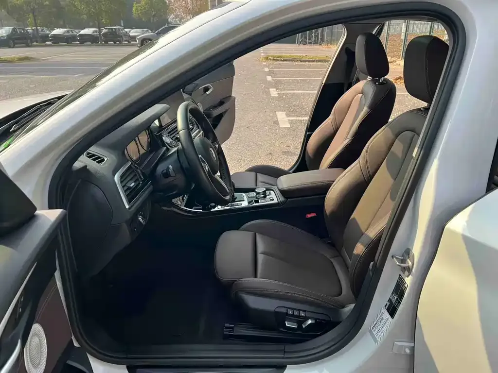 BMW 1 Series 2023 из CN, фото 3