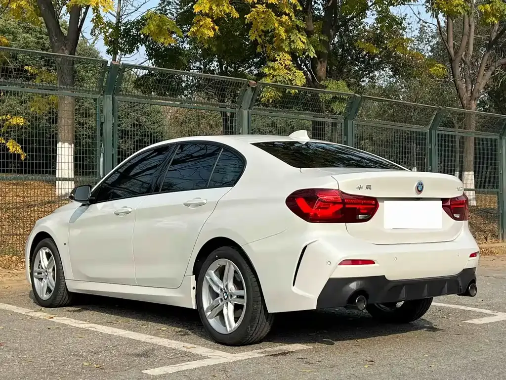 BMW 1 Series 2023 из CN, фото 8