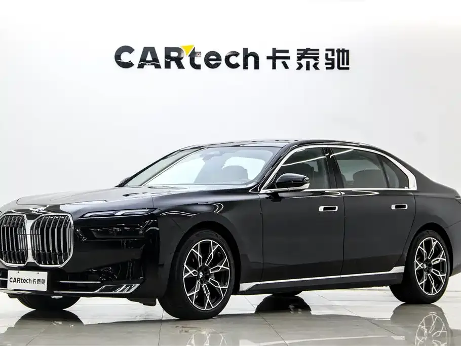 BMW 7 Series — фото 1