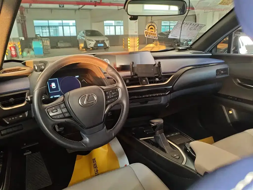 Lexus UX — фото 9
