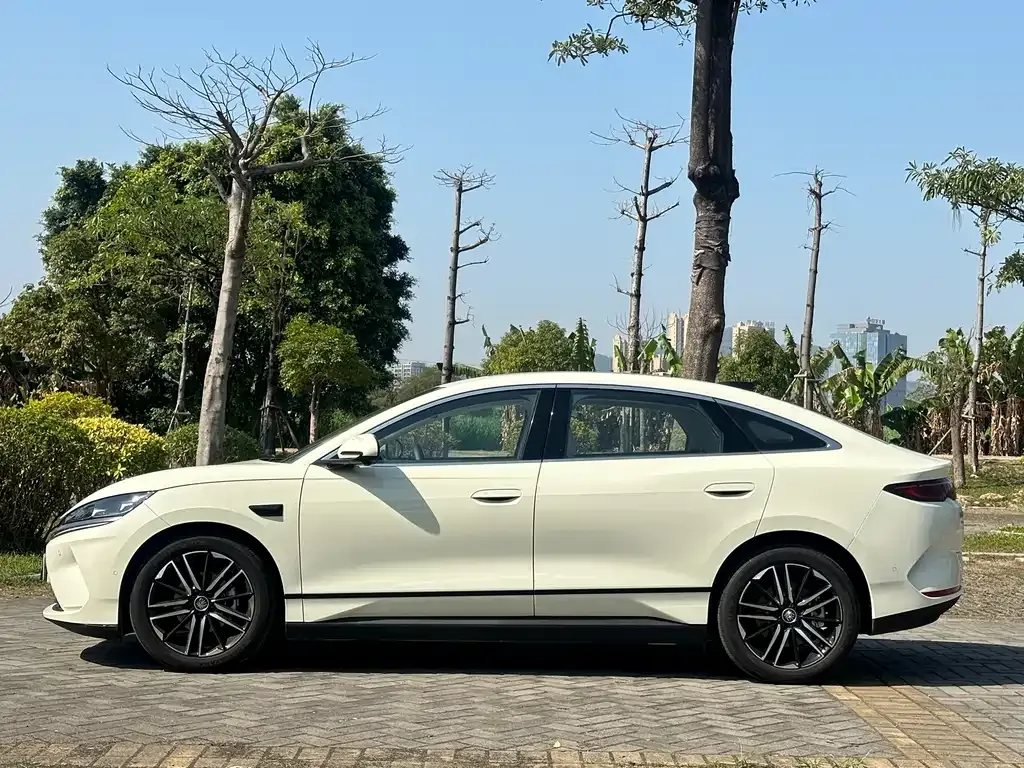 BYD Qin L — фото 8
