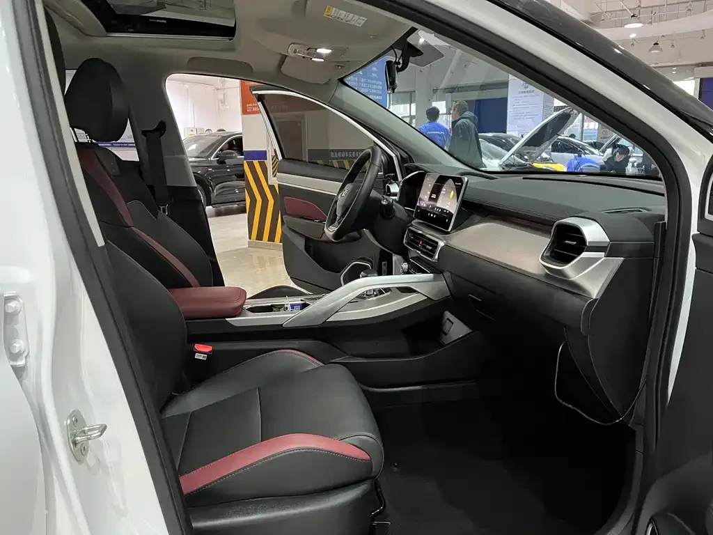 Geely Binyue 2022 из CN, фото 2