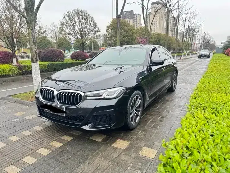 BMW 5 Series — фото 1