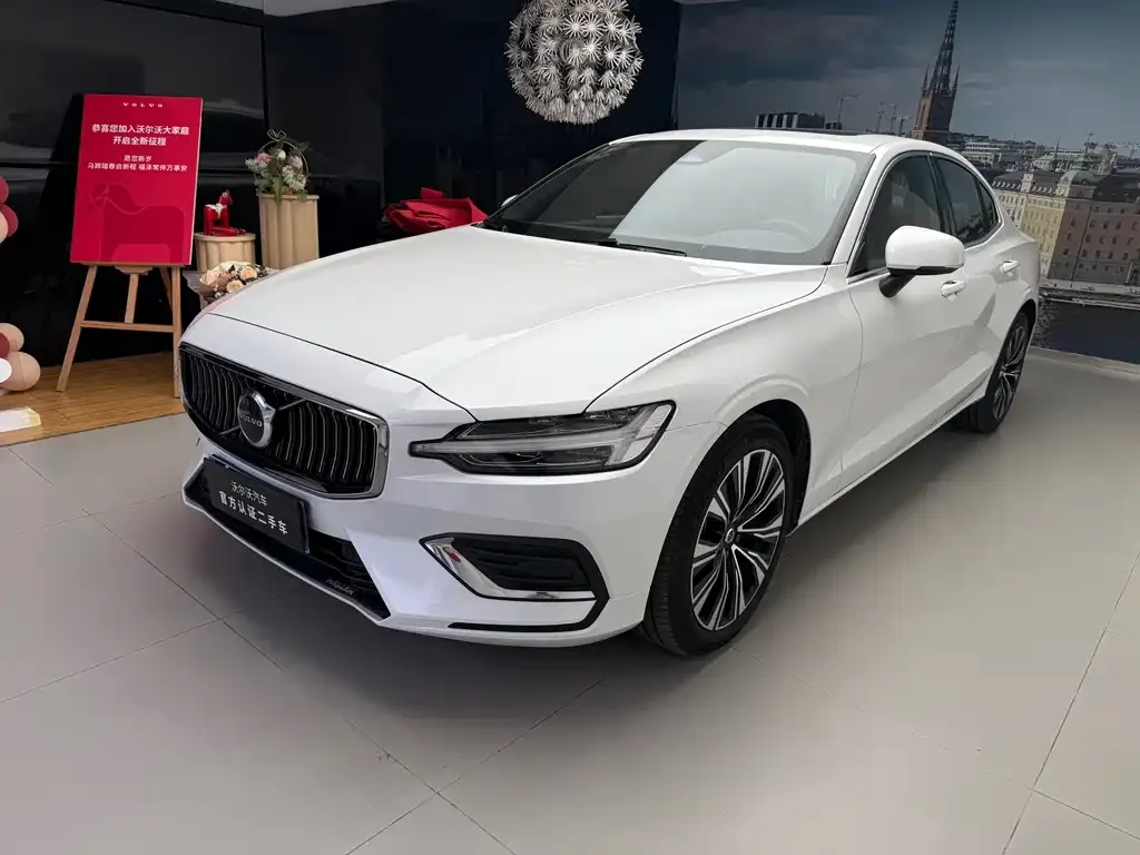Volvo S60 — фото 1