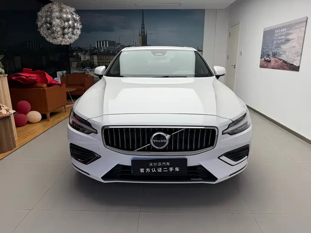Volvo S60 — фото 10