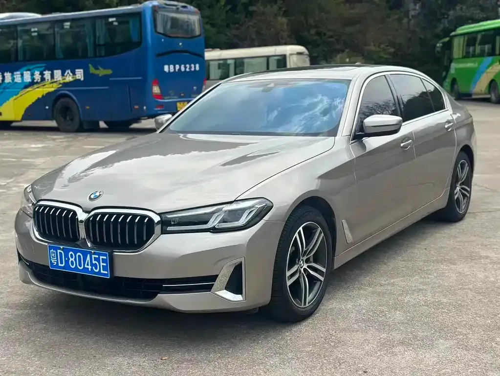 BMW 5 Series — фото 1