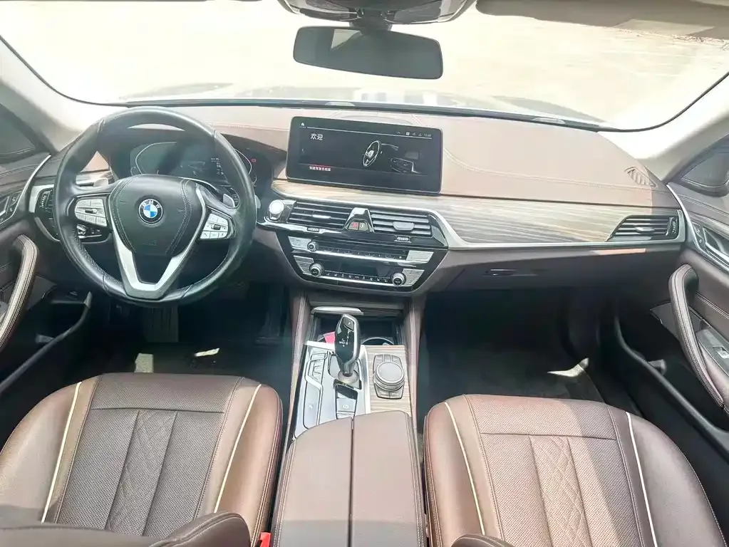 BMW 5 Series — фото 6