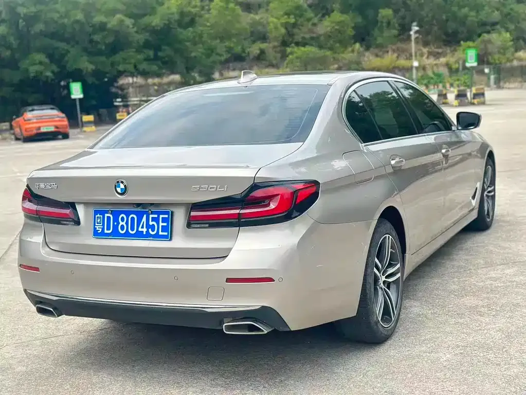 BMW 5 Series — фото 7