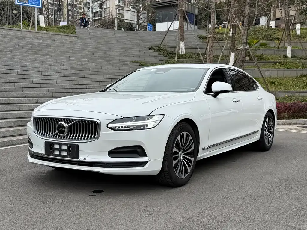 Volvo S90 — фото 1